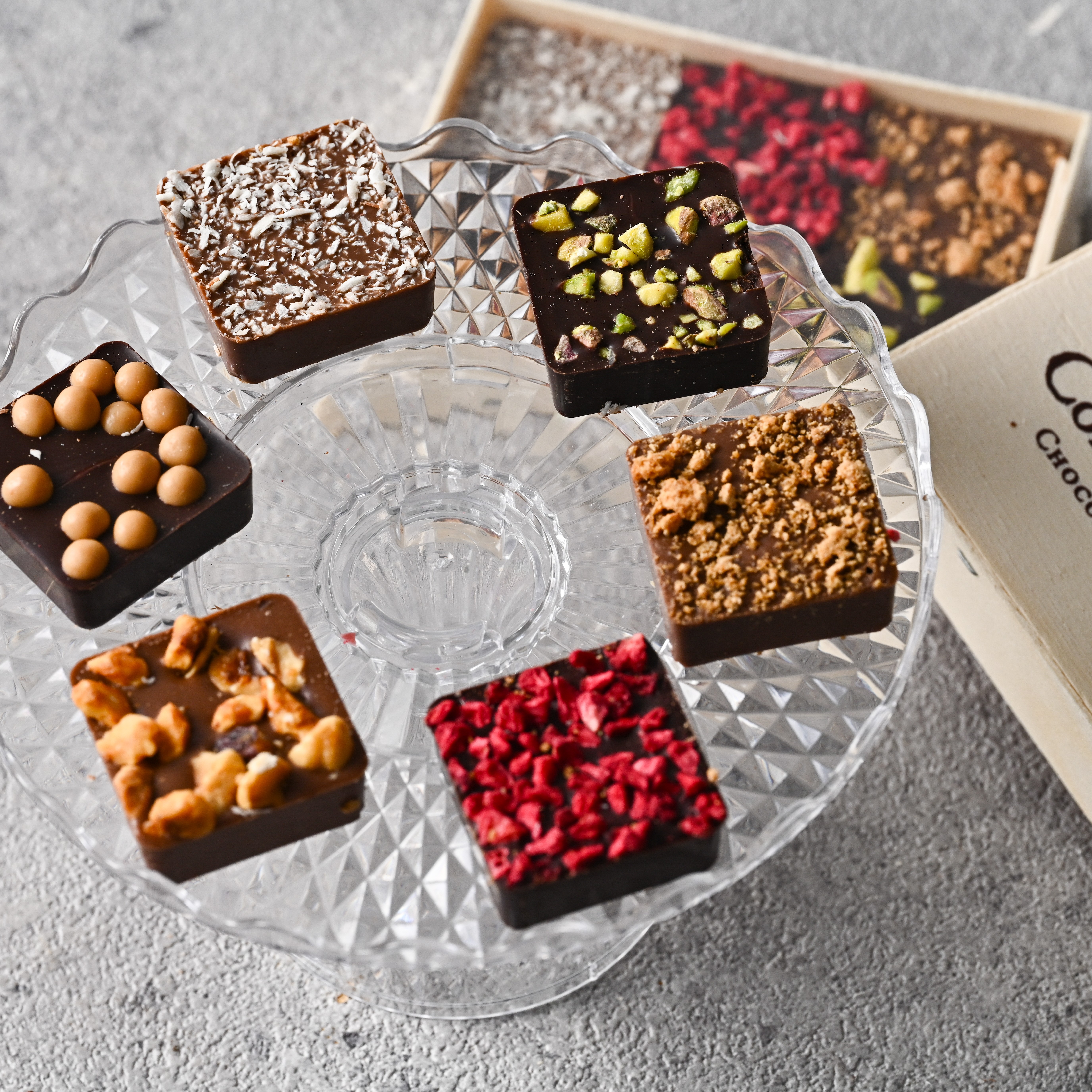 プラリネボックス木箱60ｇ 【コントワール・デュ・カカオ】